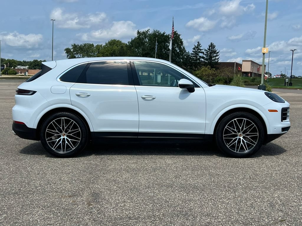Used 2025 Porsche Cayenne AWD/4WD image 48