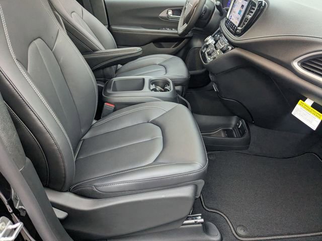 New 2026 Chrysler Pacifica Select image 33