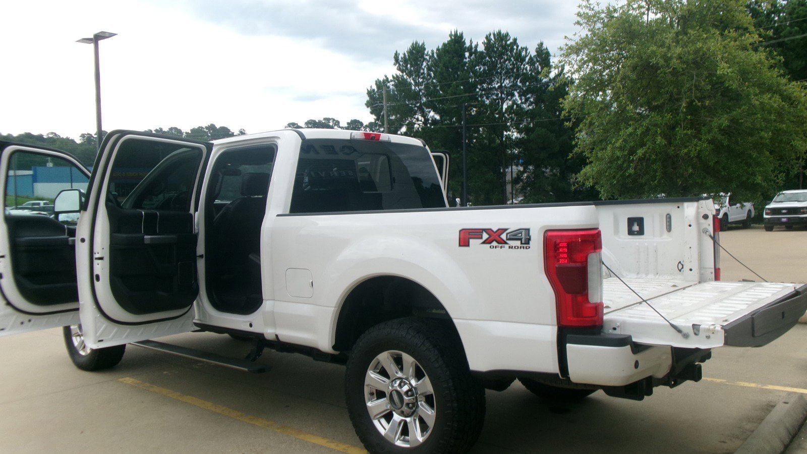 Used 2019 Ford F250 Platinum w/ Platinum Ultimate Package AWD/4WD image 12