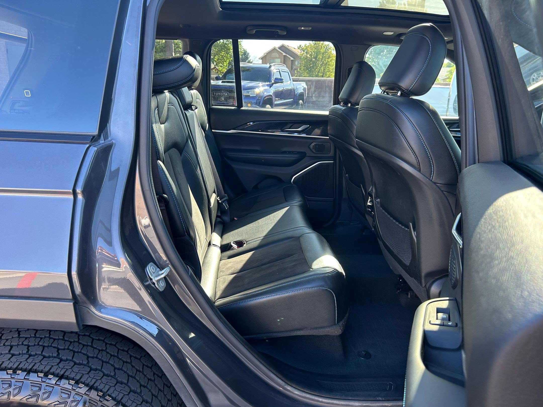 Used 2024 Jeep Grand Cherokee Trailhawk AWD/4WD image 27