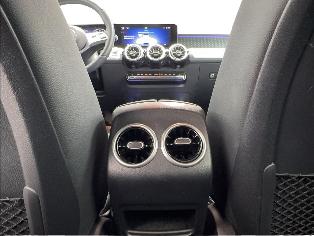 Used 2024 Mercedes-Benz EQB 300 4MATIC image 32
