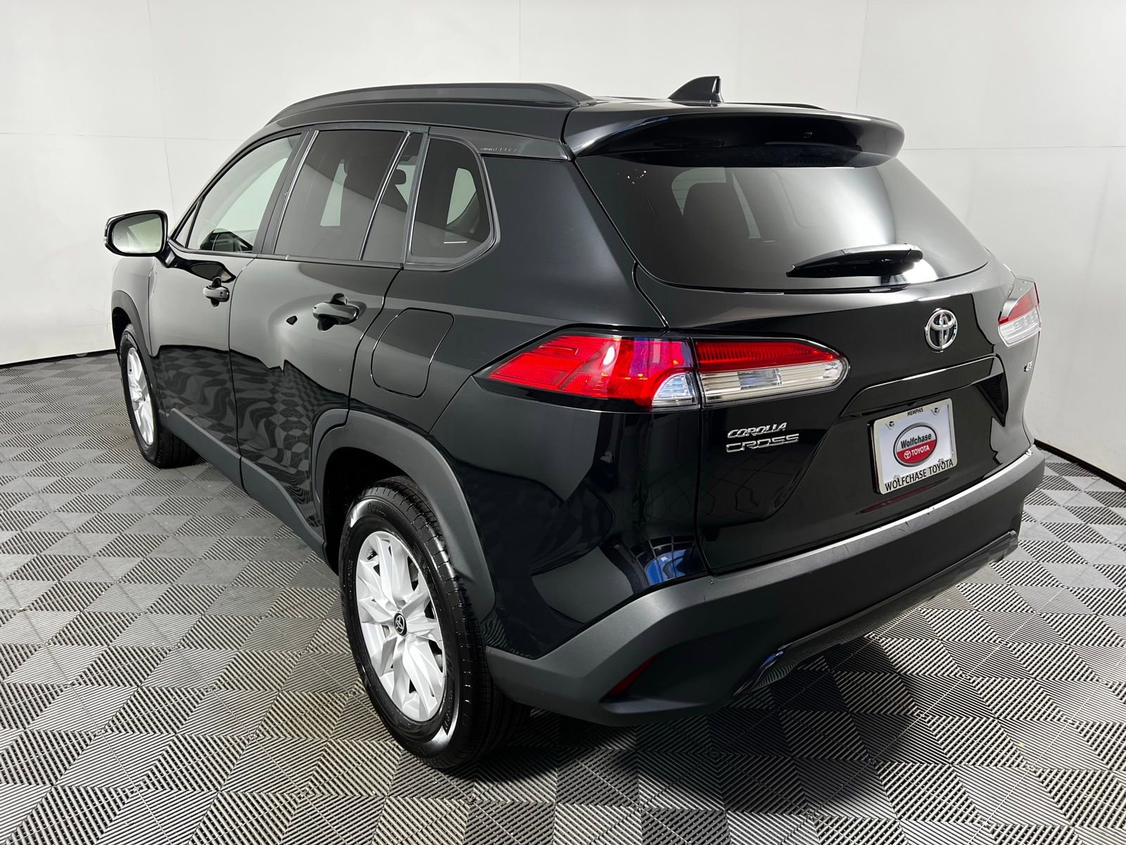 Certified 2025 Toyota Corolla Cross LE image 7