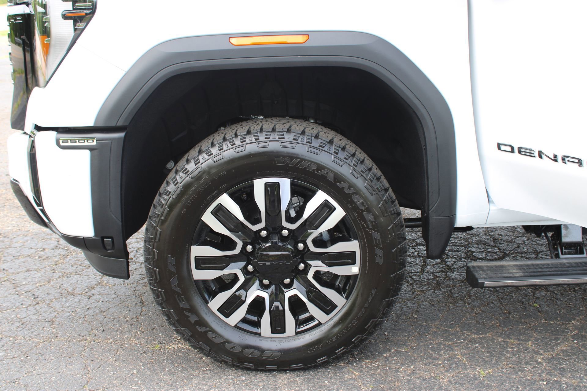 New 2026 GMC Sierra 2500 Denali Ultimate AWD/4WD image 12
