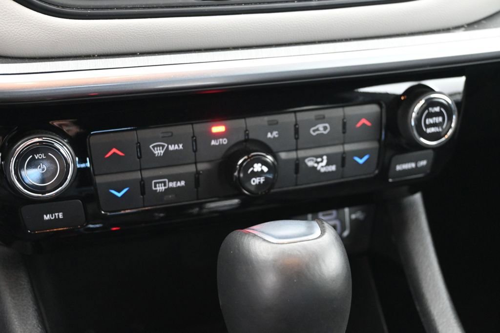 Used 2025 Jeep Compass Limited AWD/4WD image 25