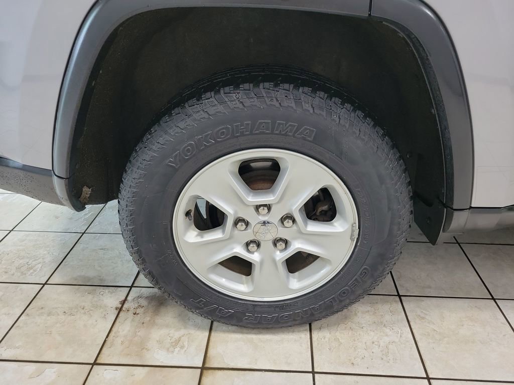 Used 2016 Jeep Grand Cherokee Laredo w/ Quick Order Package 23E image 53