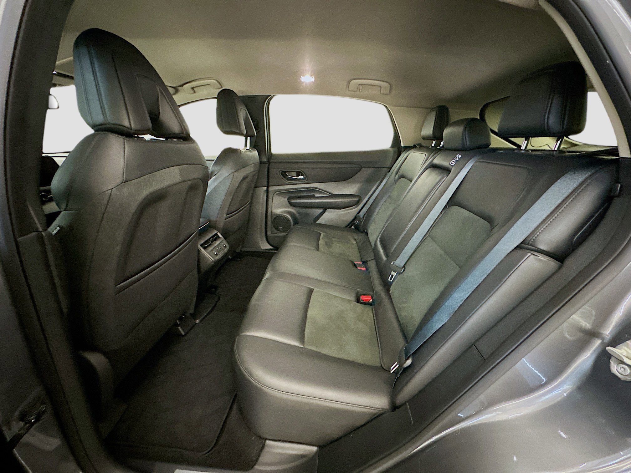 Used 2023 Nissan Ariya AWD image 29