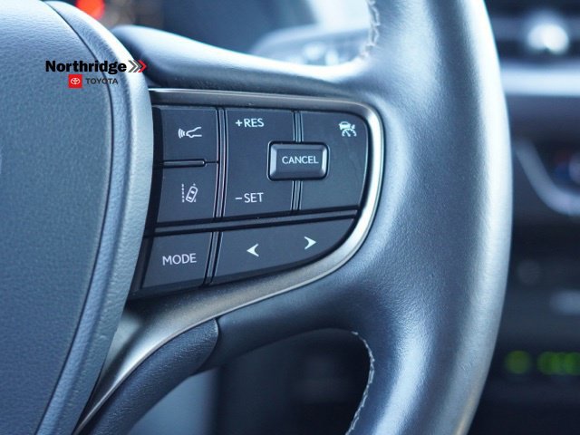 Used 2022 Lexus UX 200 w/ Premium Package FWD image 23