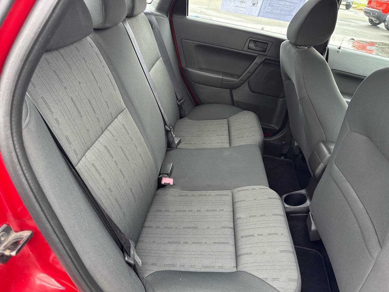 Used 2010 Ford Focus SE FWD image 24