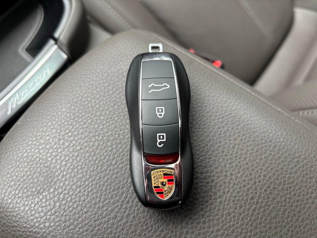 Certified 2026 Porsche Macan image 35