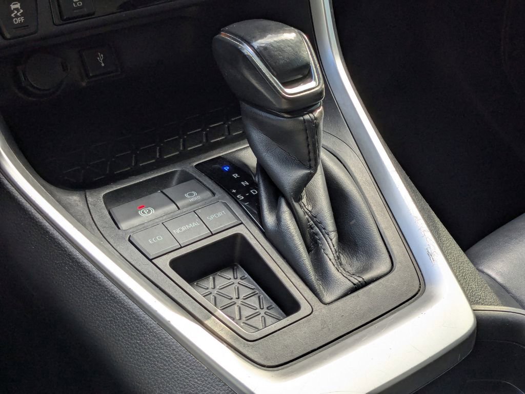 Used 2021 Toyota RAV4 XLE Premium image 25