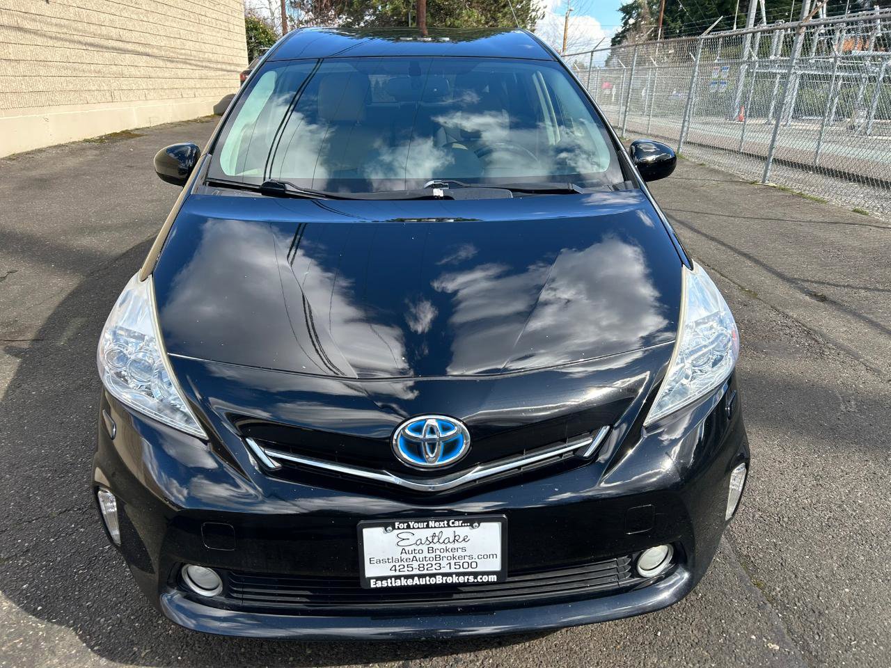 Used 2014 Toyota Prius V Five image 2