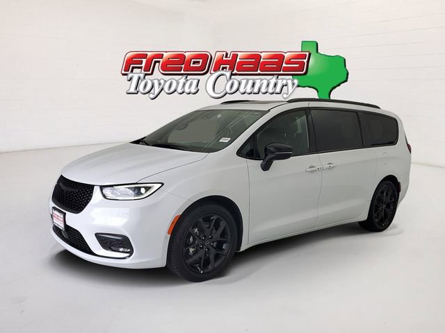 Used 2025 Chrysler Pacifica Limited