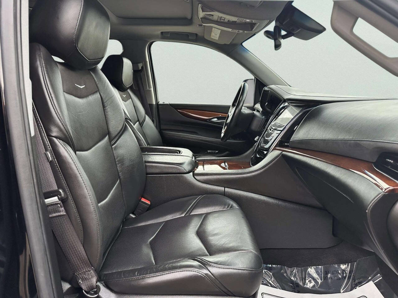 Used 2016 Cadillac Escalade ESV Luxury AWD/4WD image 25