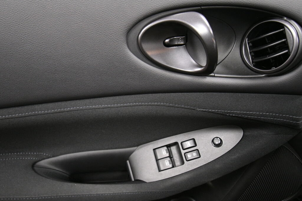Used 2025 Nissan Z Sport w/ Floor Mat Package RWD image 12
