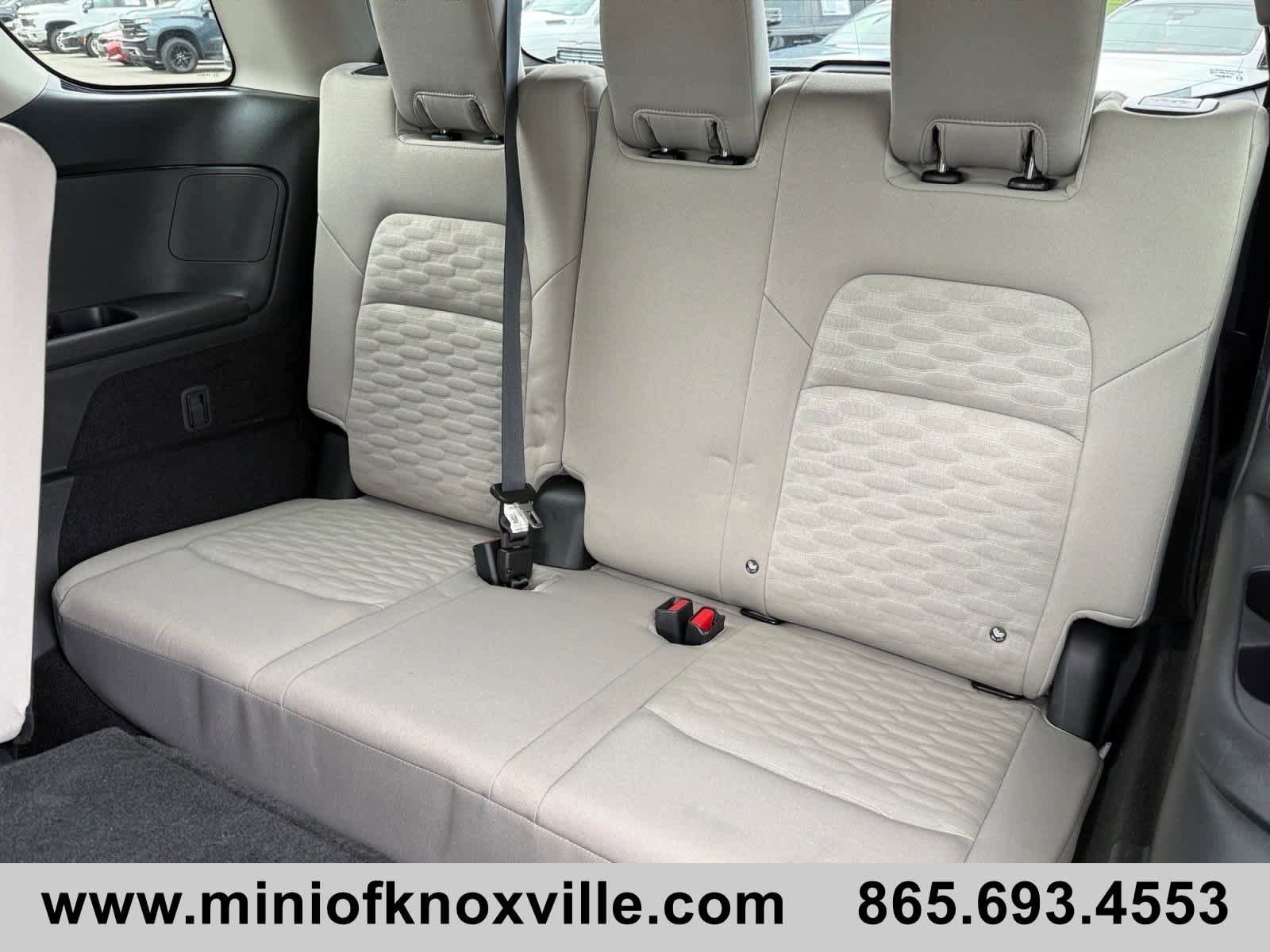 Used 2024 Nissan Pathfinder SV FWD image 16