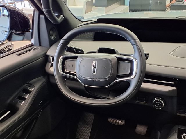 New 2026 Lincoln Navigator Reserve w/ Jet Appearance Package AWD/4WD image 11