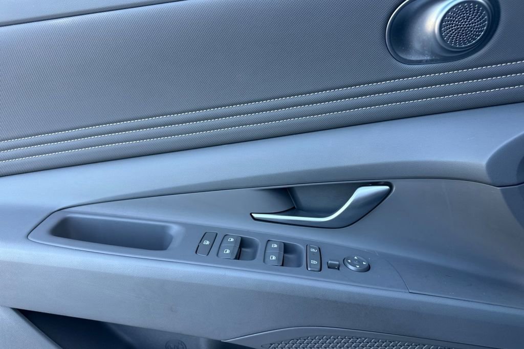 New 2025 Hyundai Elantra Sport FWD image 8