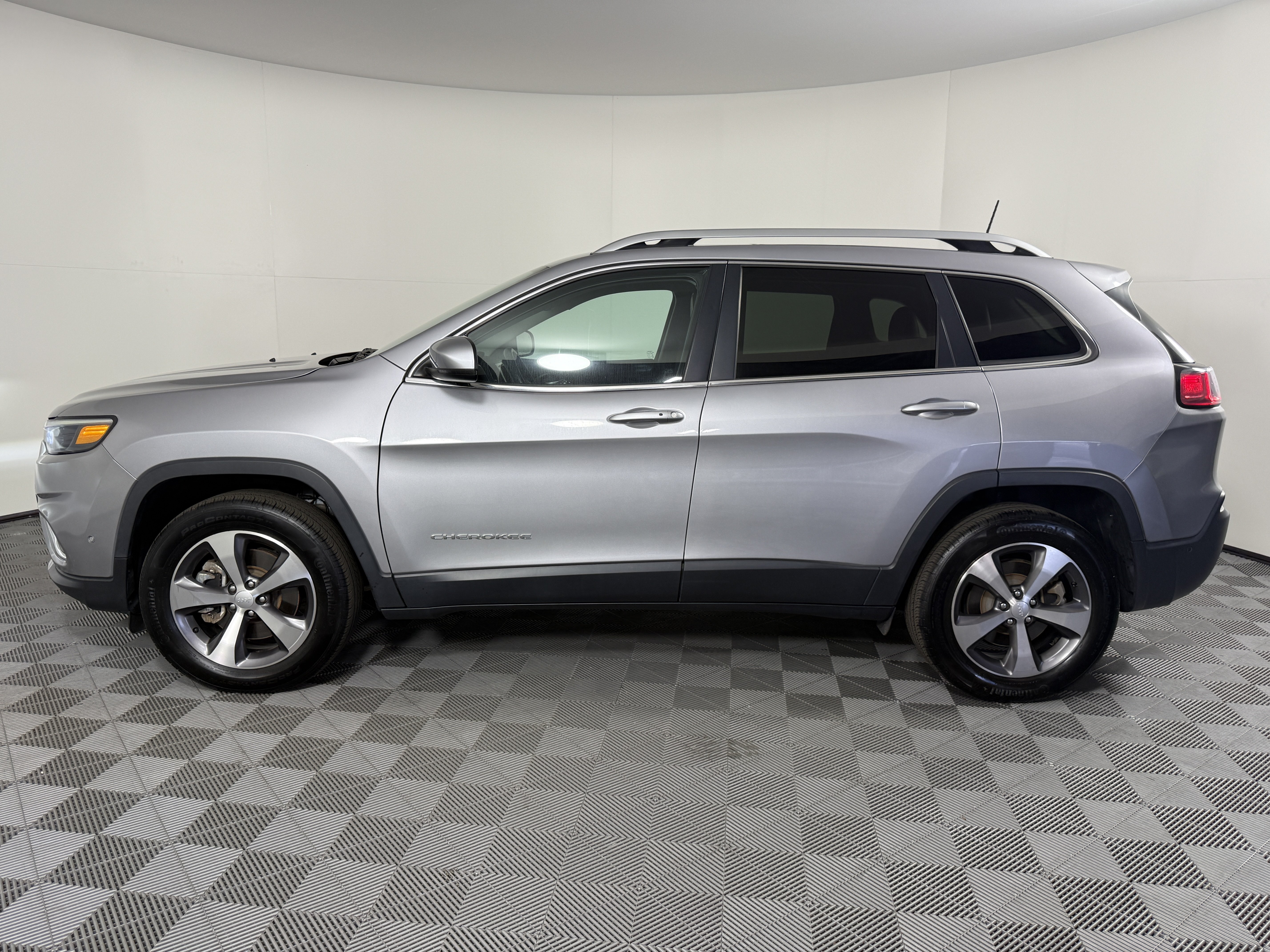 Used 2021 Jeep Cherokee Limited AWD/4WD image 5