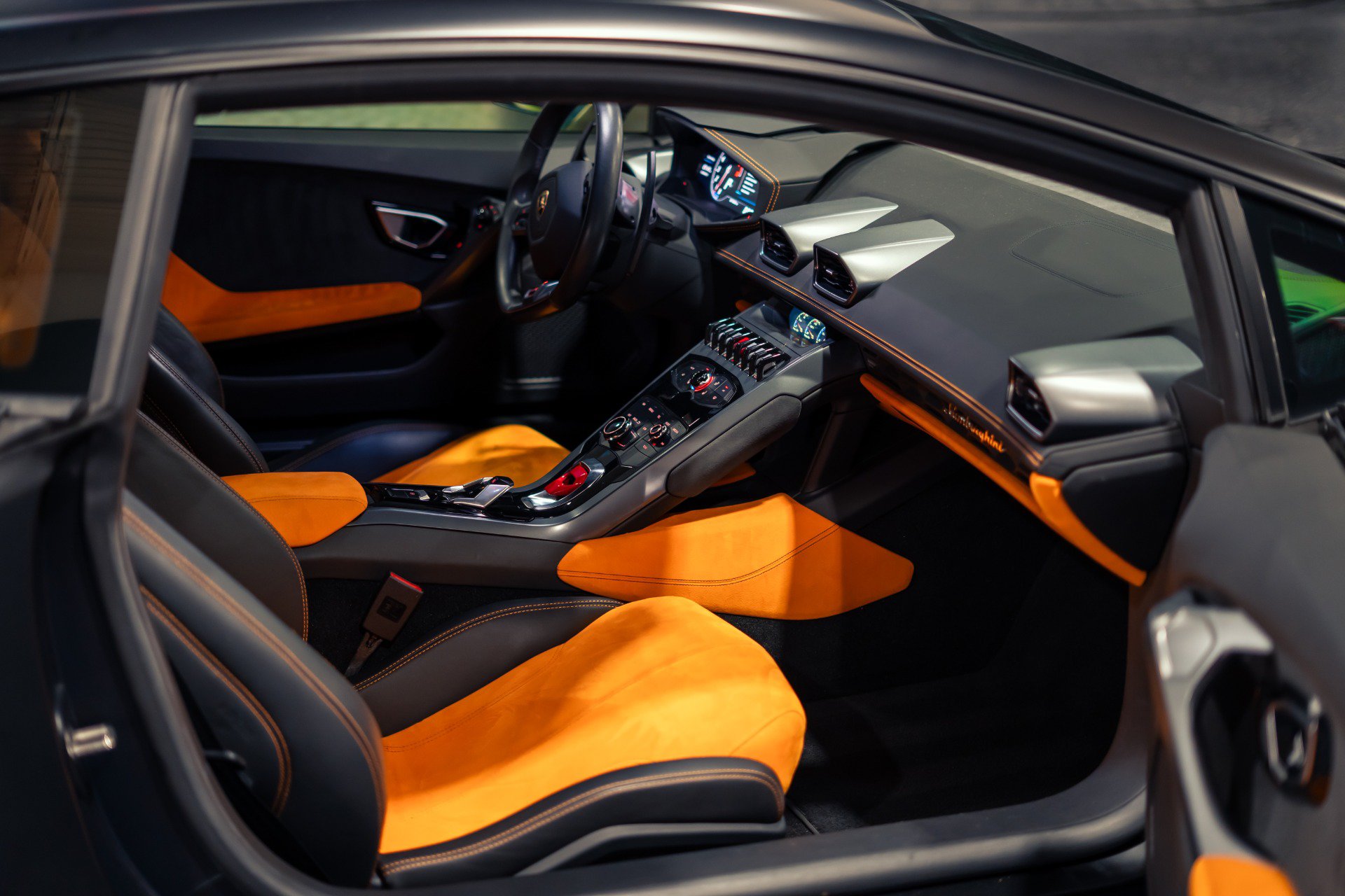 Used 2015 Lamborghini Huracan LP 610-4 AWD/4WD image 4