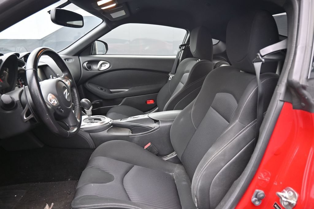 Used 2016 Nissan 370Z Coupe RWD image 23