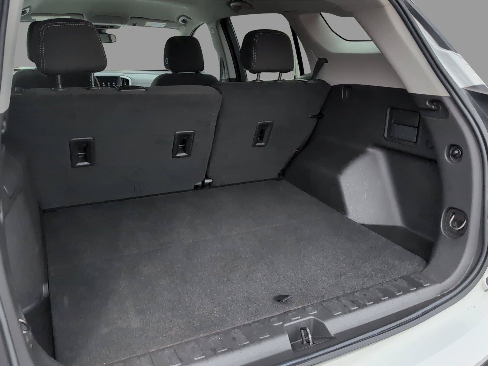 Used 2024 GMC Terrain SLE FWD image 35