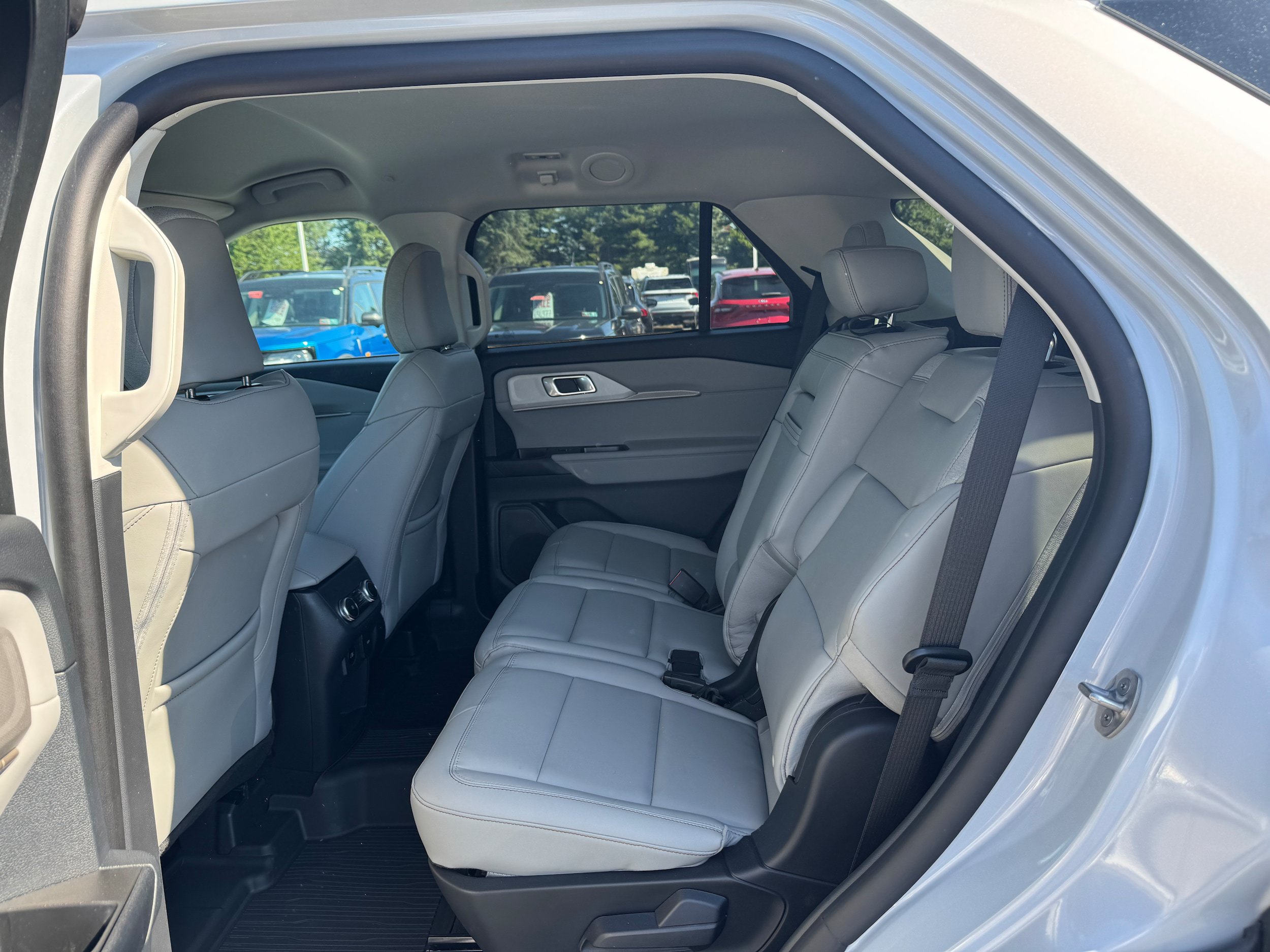 Used 2026 Ford Explorer Active w/ Active Comfort Package AWD/4WD image 10