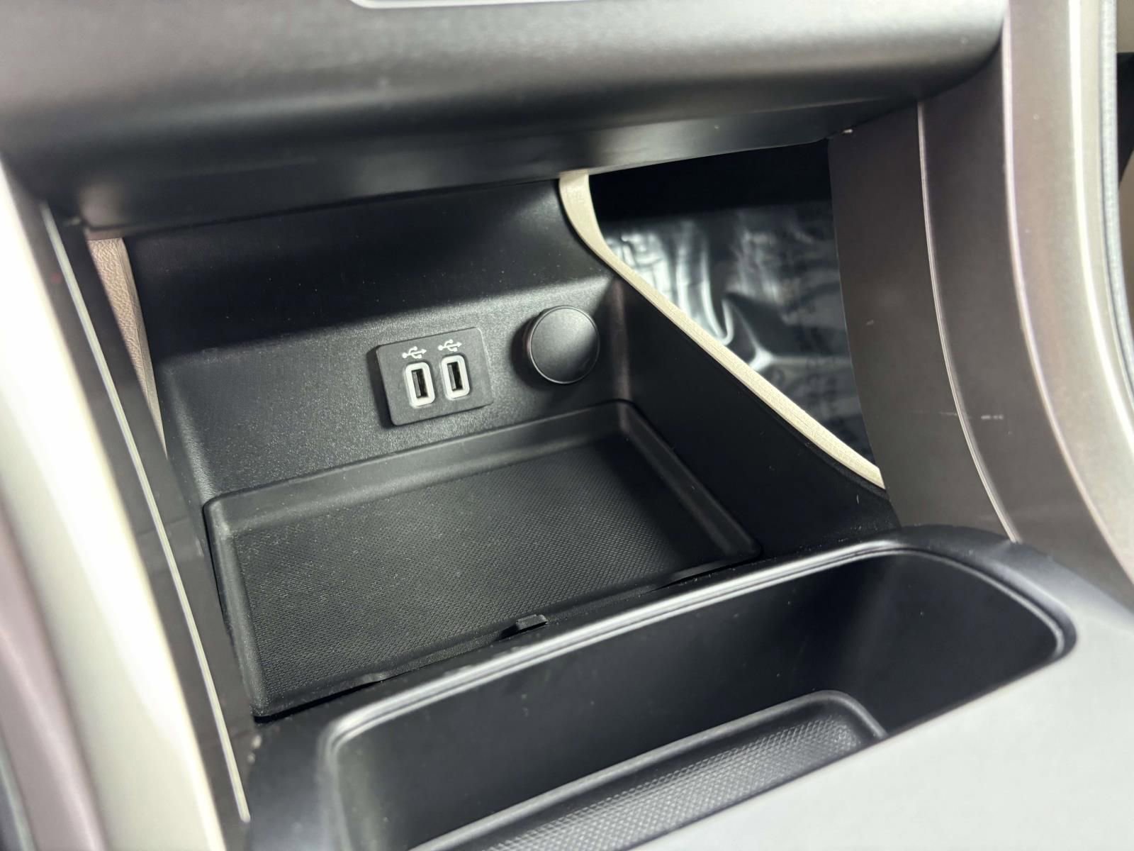 Used 2019 Ford Fusion SEL image 24