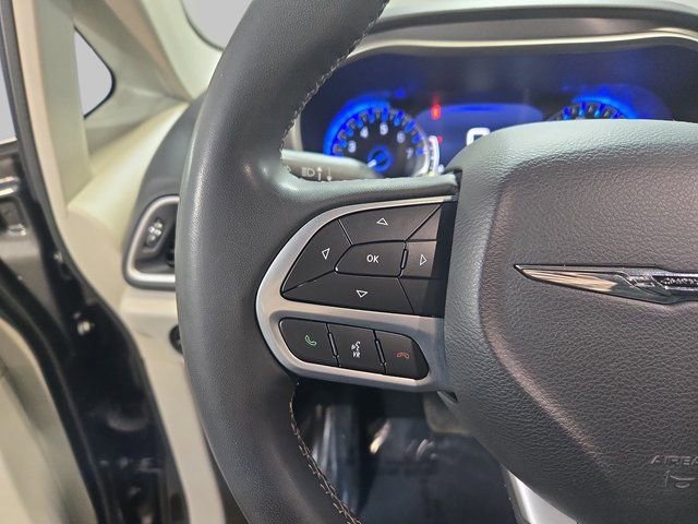 Used 2023 Chrysler Pacifica Touring-L image 20