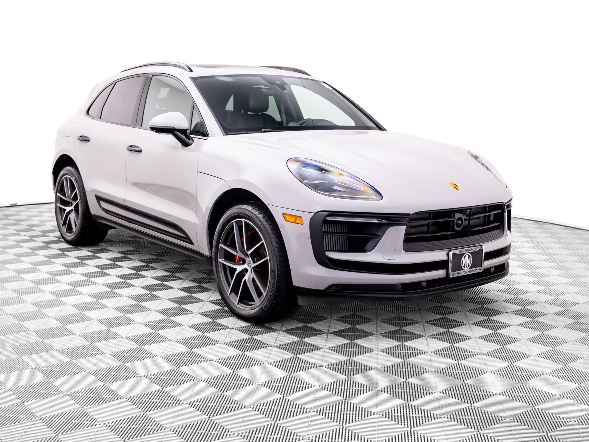 Certified 2023 Porsche Macan S AWD/4WD image 6