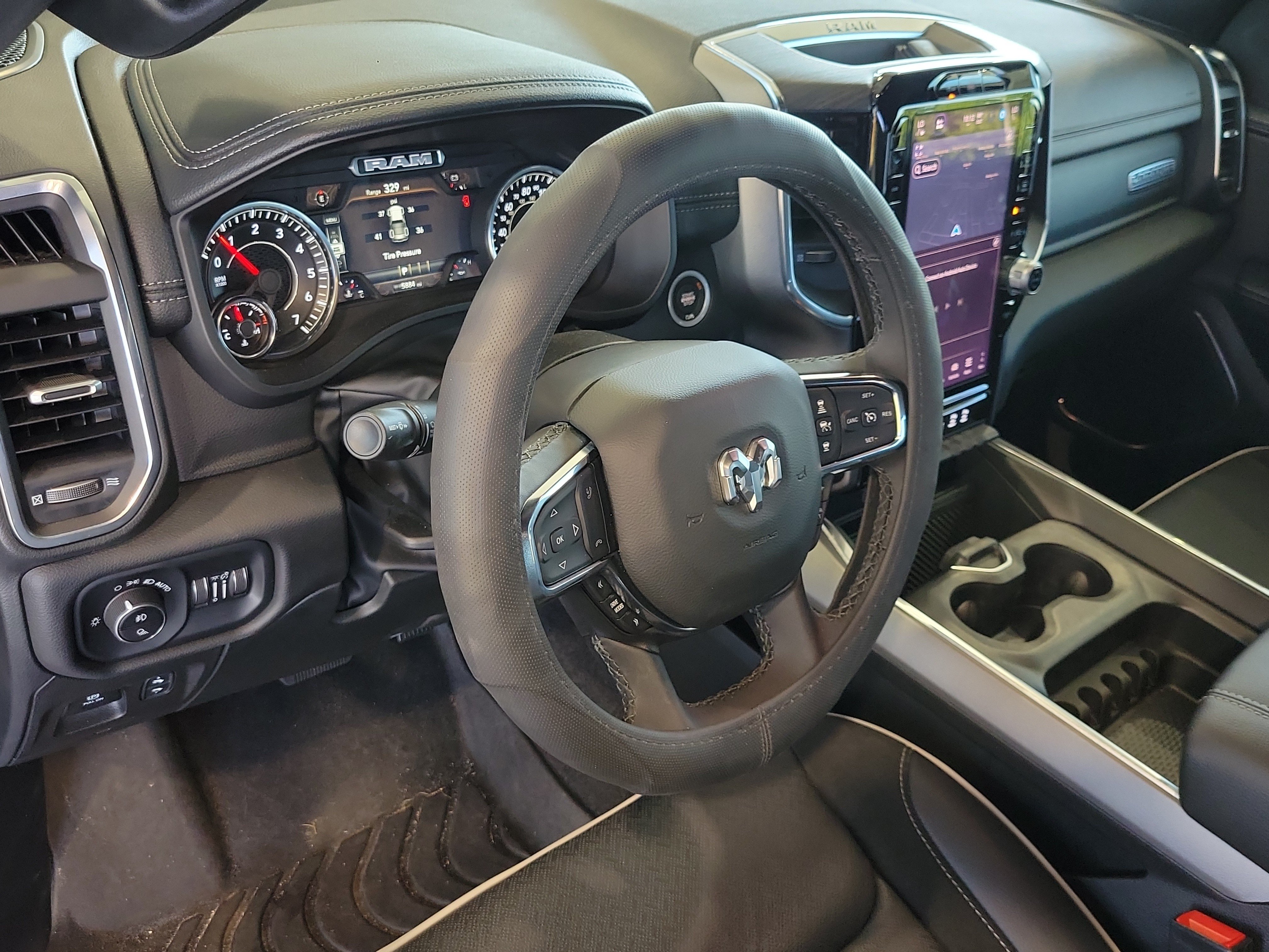Used 2025 RAM 1500 Laramie w/ Sport Appearance Package AWD/4WD image 17