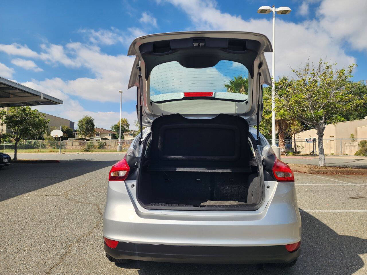 Used 2015 Ford Focus SE image 9