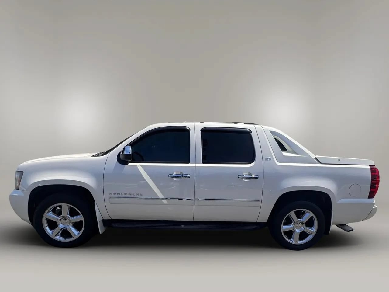Used 2012 Chevrolet Avalanche LTZ AWD/4WD image 13