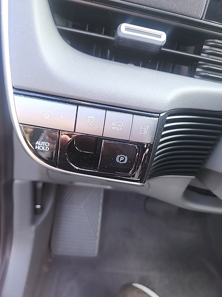 Used 2025 Hyundai Ioniq 5 SEL image 12