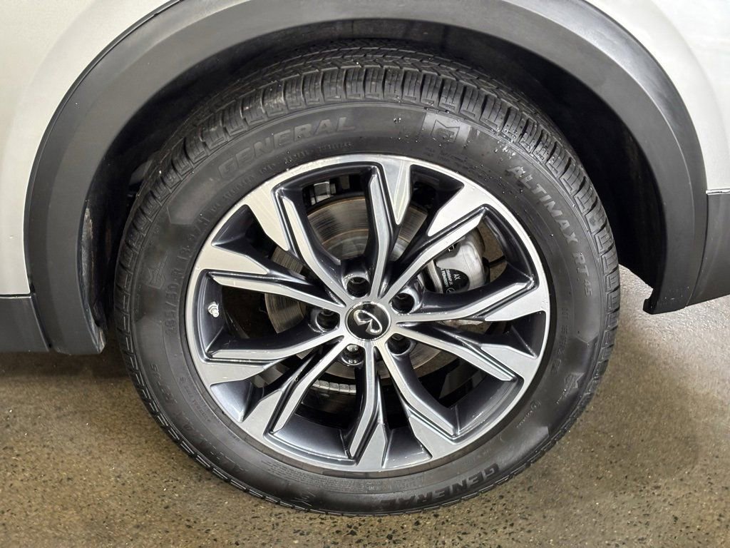 Used 2018 INFINITI QX30 Premium w/ Technology Package image 39