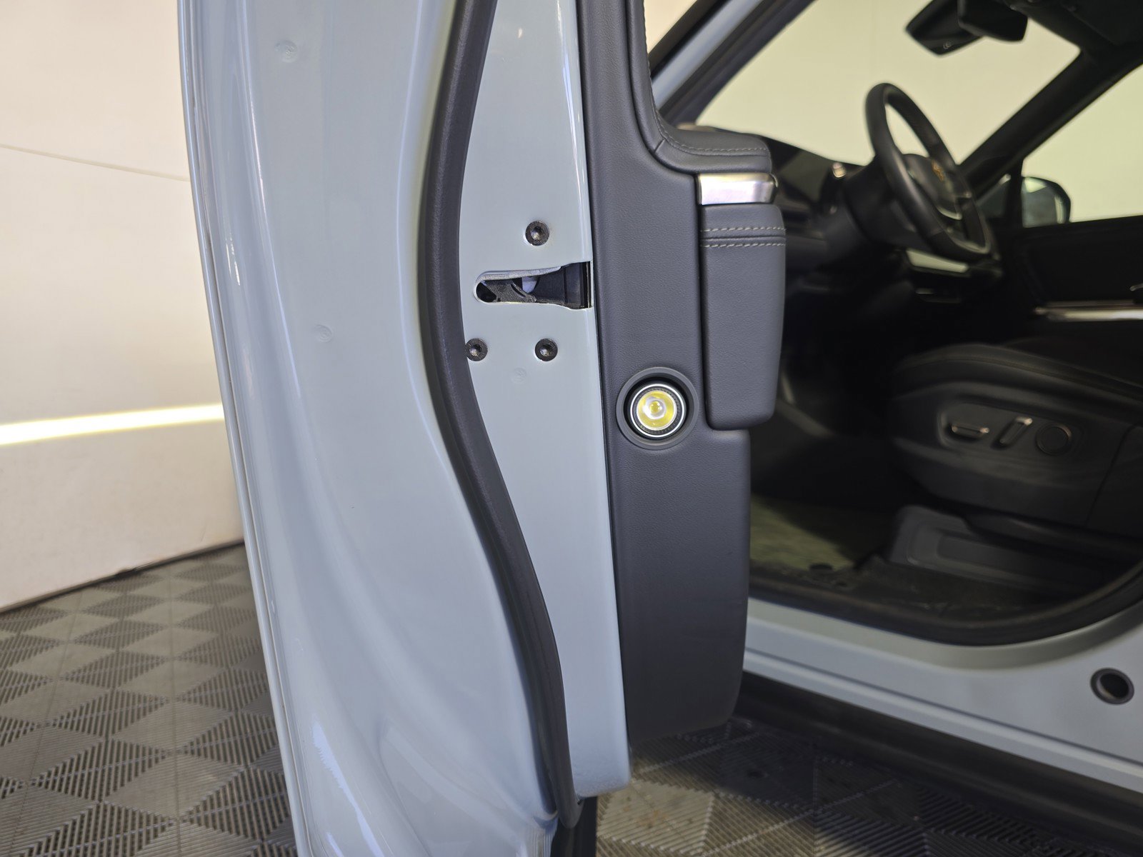 Used 2022 Rivian R1S Launch Edition image 32