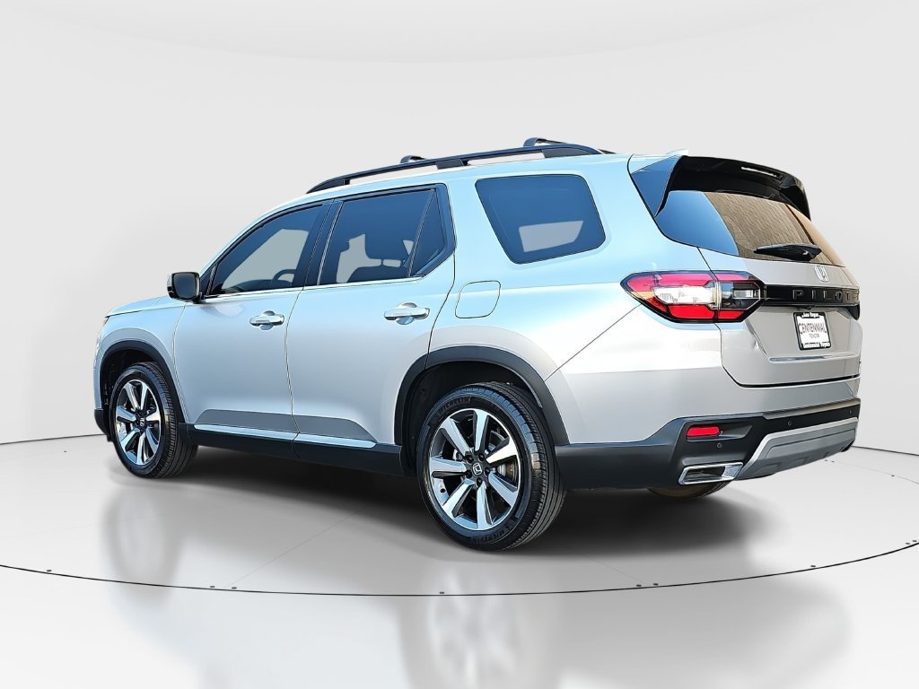 Used 2023 Honda Pilot Touring image 7