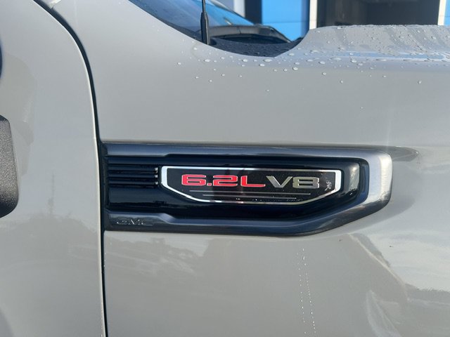Used 2024 GMC Sierra 1500 AT4 w/ Technology Package AWD/4WD image 9