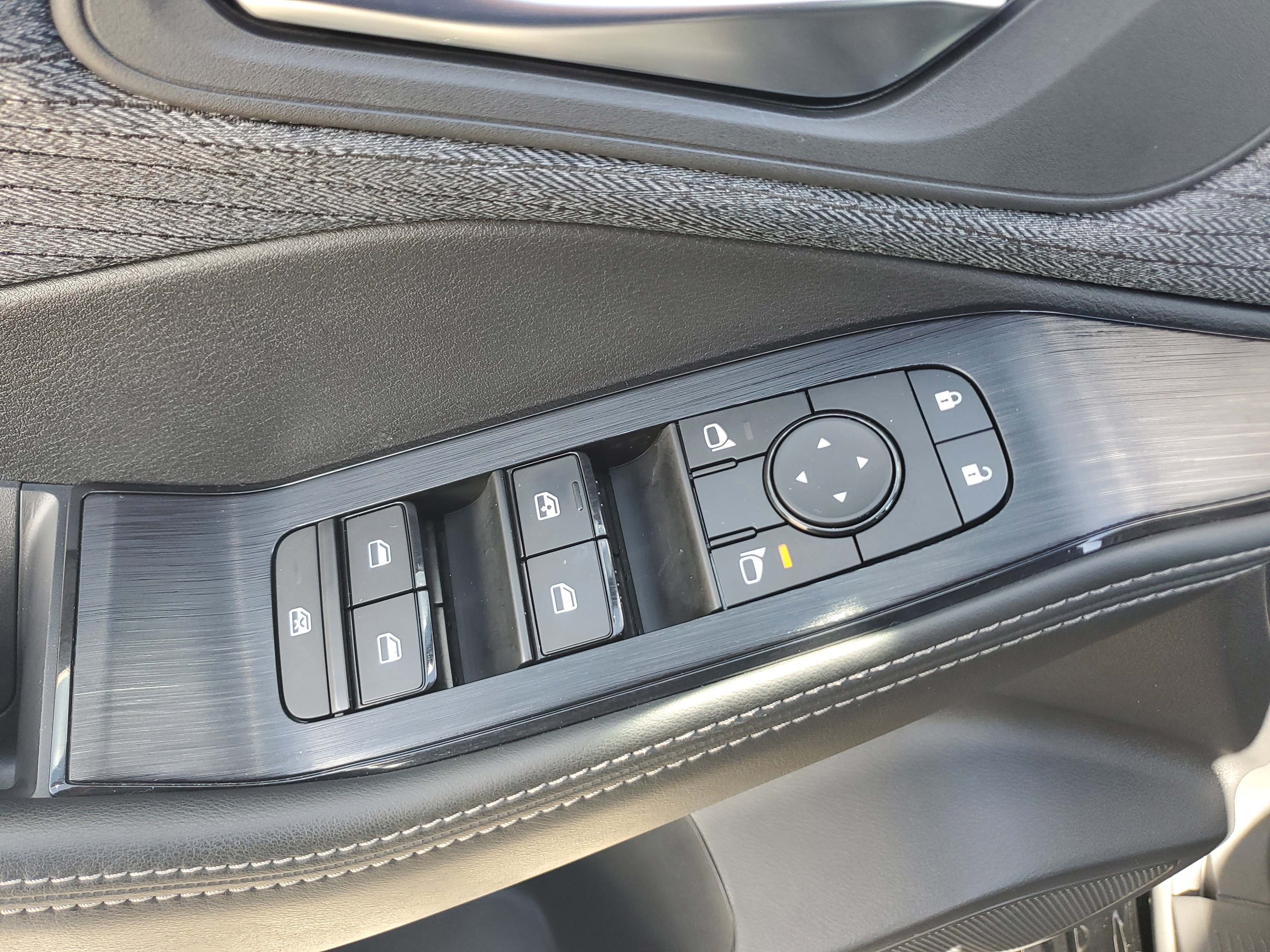 Used 2022 Nissan Rogue SV image 23