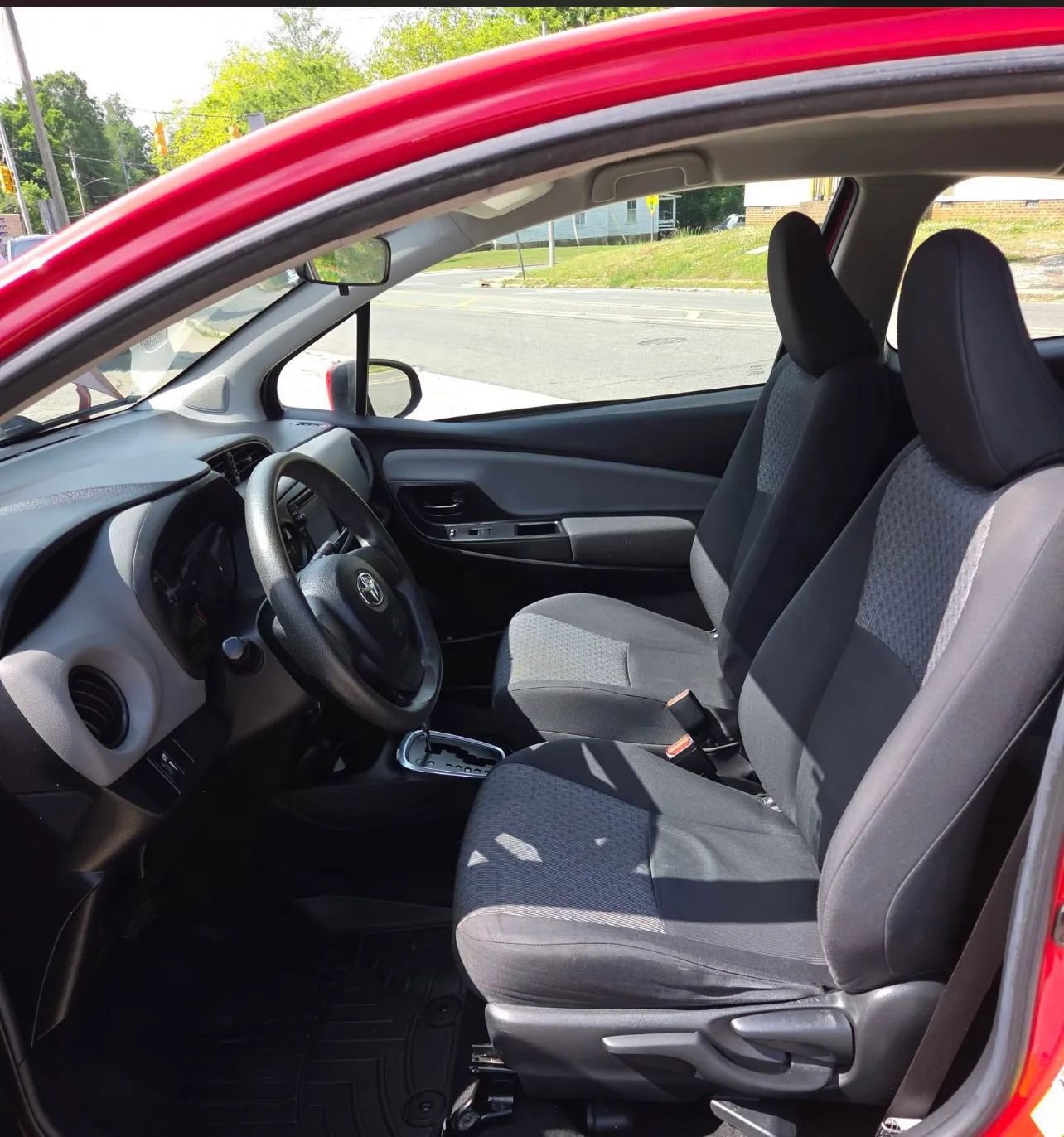Used 2016 Toyota Yaris L FWD image 9