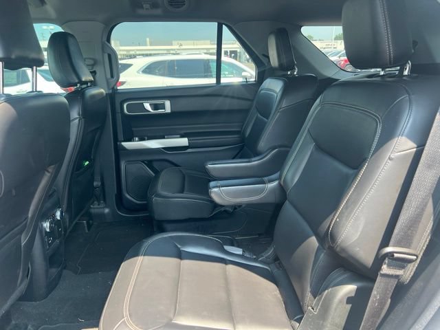 Used 2021 Ford Explorer XLT w/ Equipment Group 202A AWD/4WD image 16