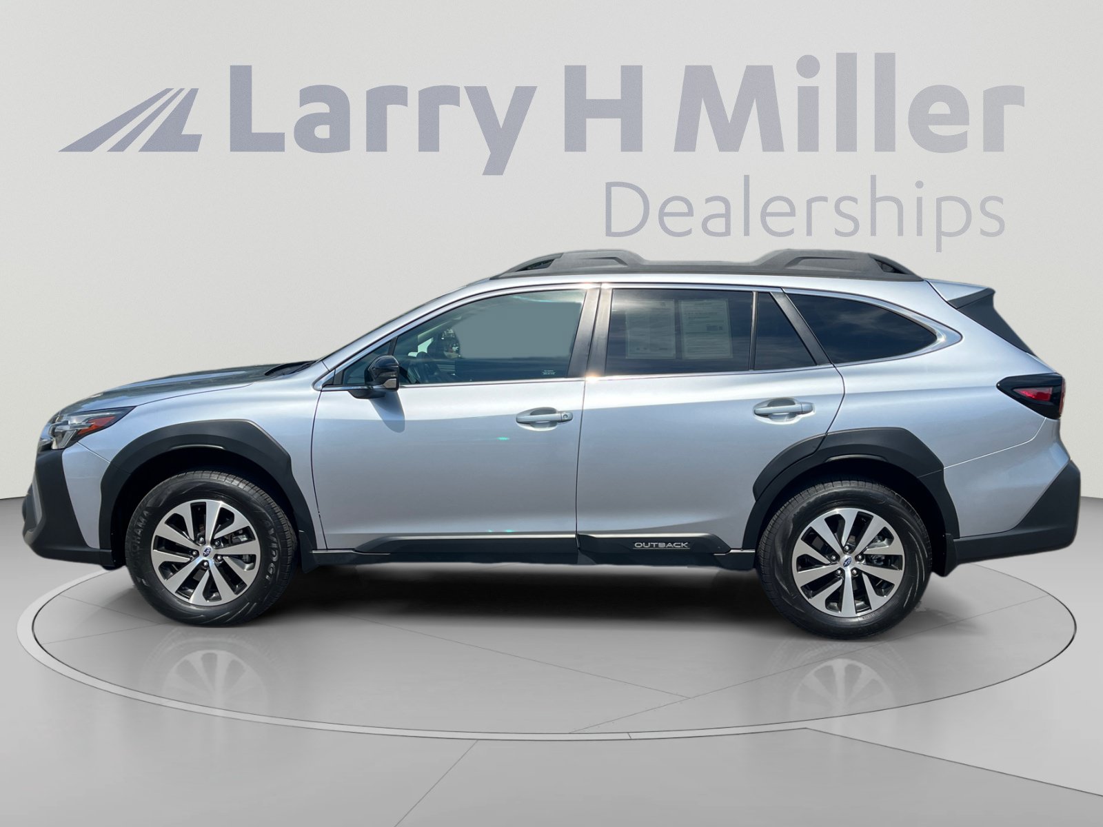 Certified 2024 Subaru Outback Premium AWD/4WD image 2