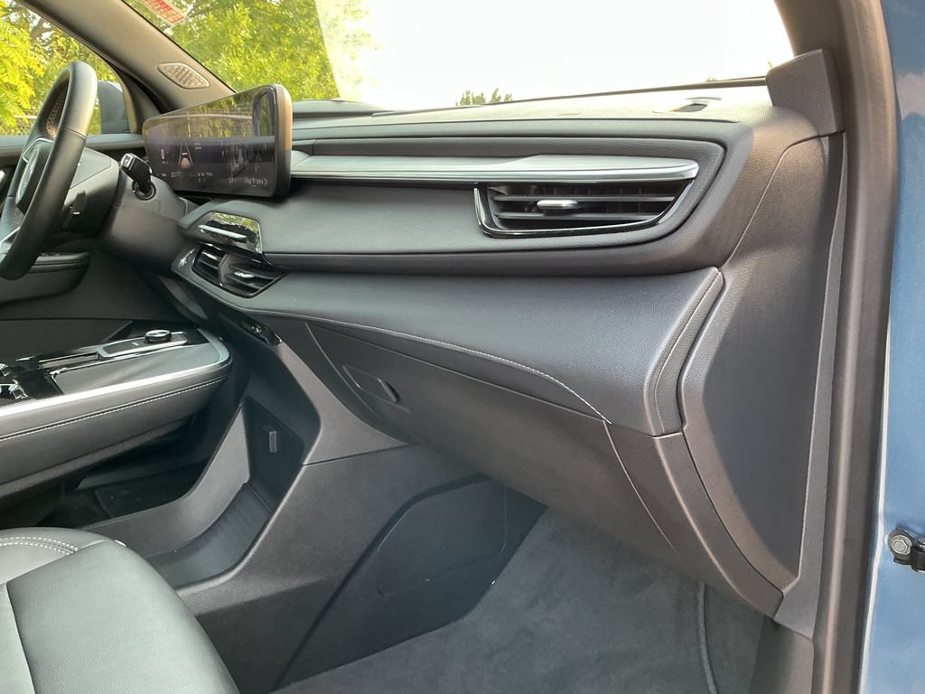 Used 2025 Buick Enclave Preferred FWD image 30