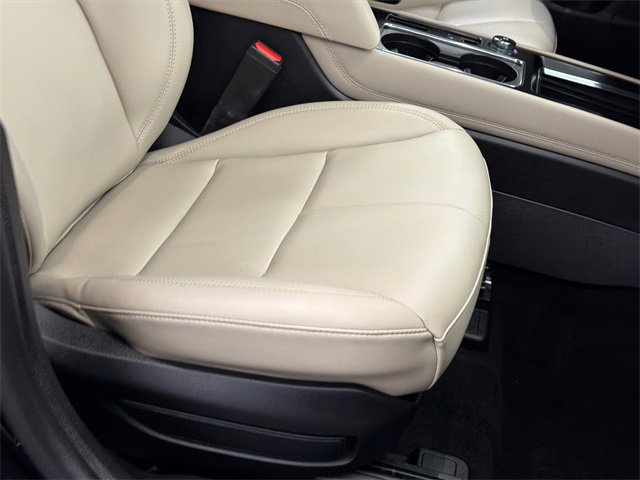 Used 2025 Lincoln Corsair AWD image 12