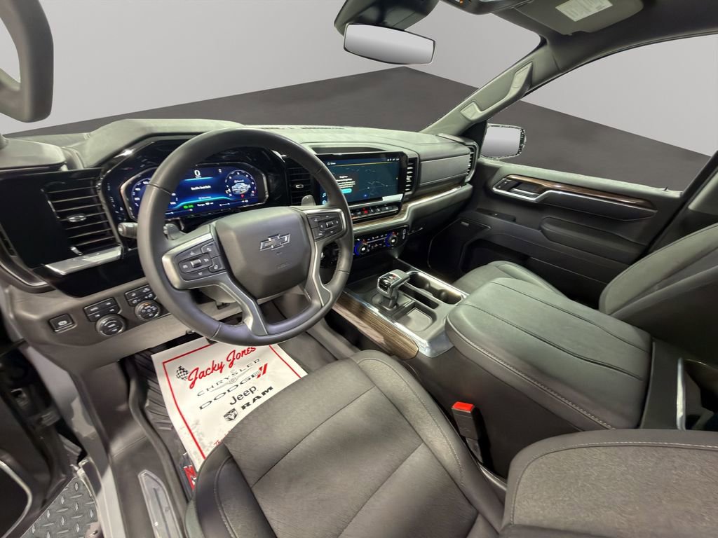 Used 2025 Chevrolet Silverado 1500 RST w/ Convenience Package II image 6