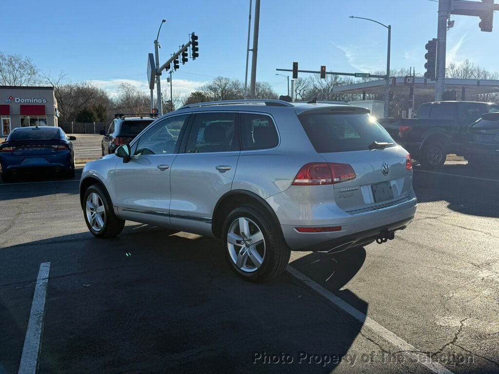 Used 2014 Volkswagen Touareg TDI image 9