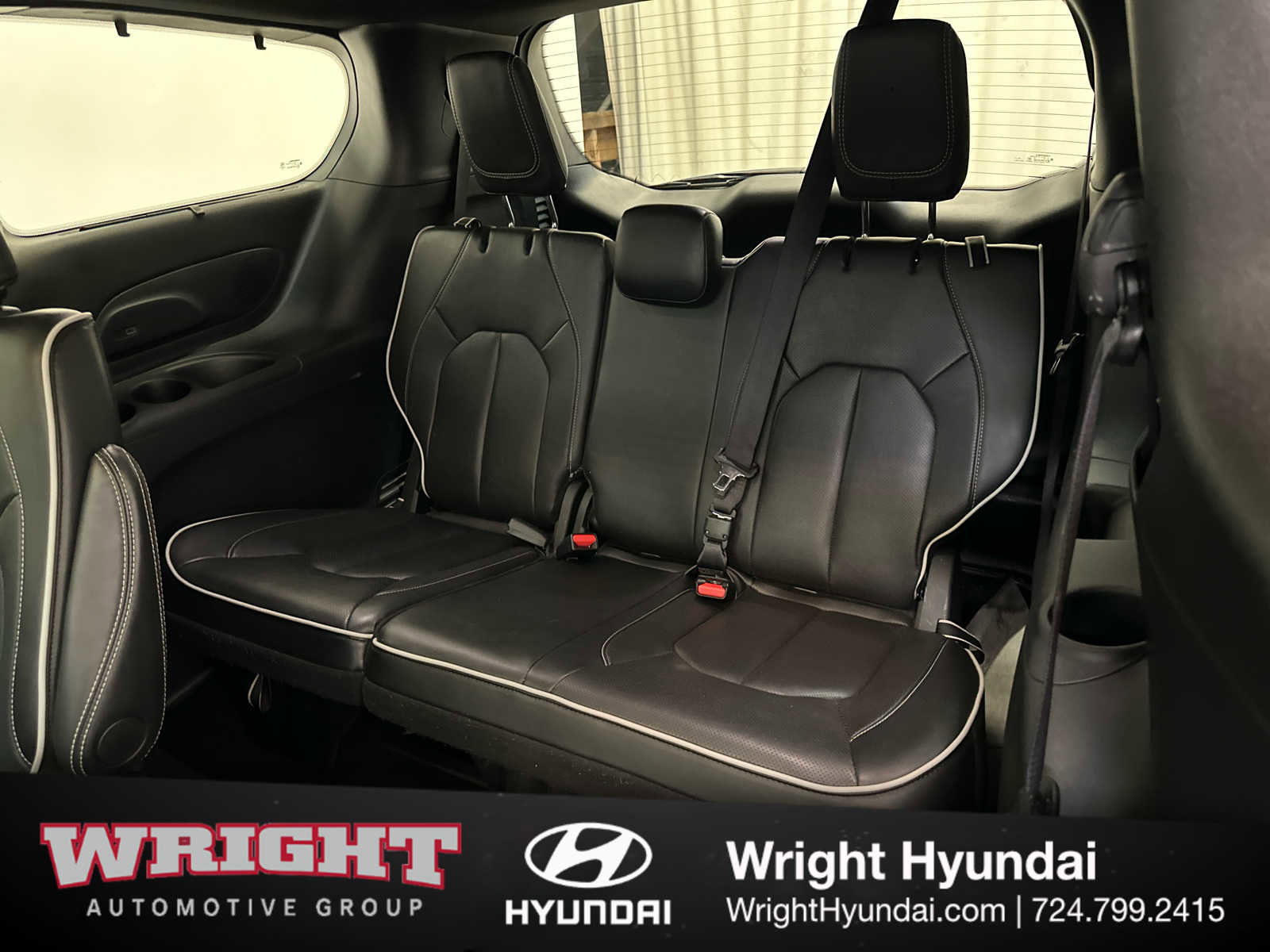Used 2025 Chrysler Pacifica Limited image 13