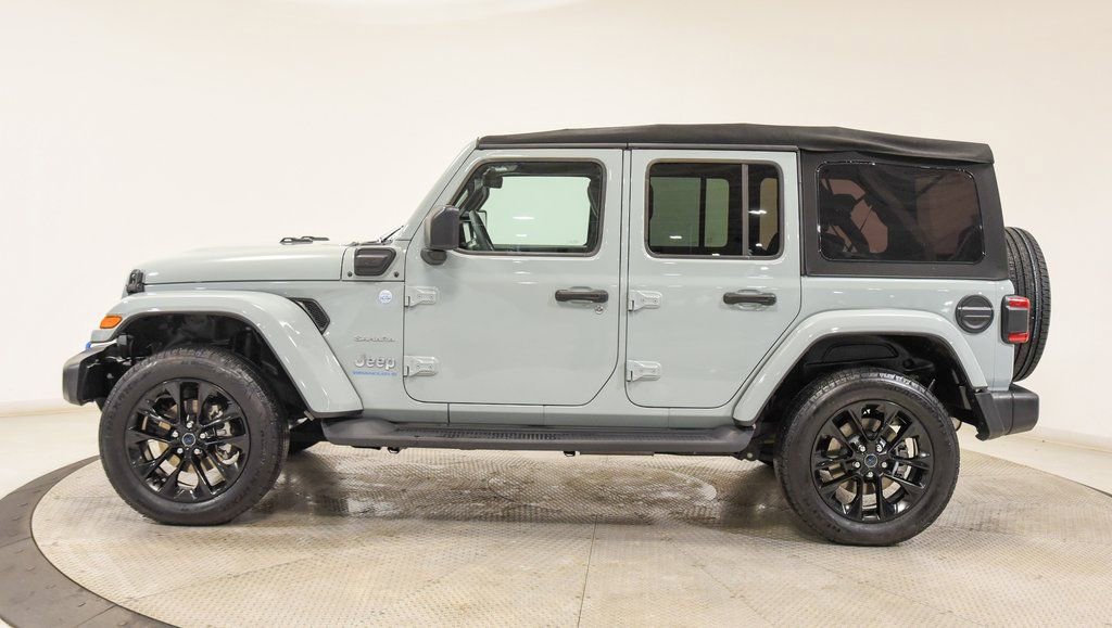 Used 2024 Jeep Wrangler Unlimited Sahara w/ Technology Group image 8