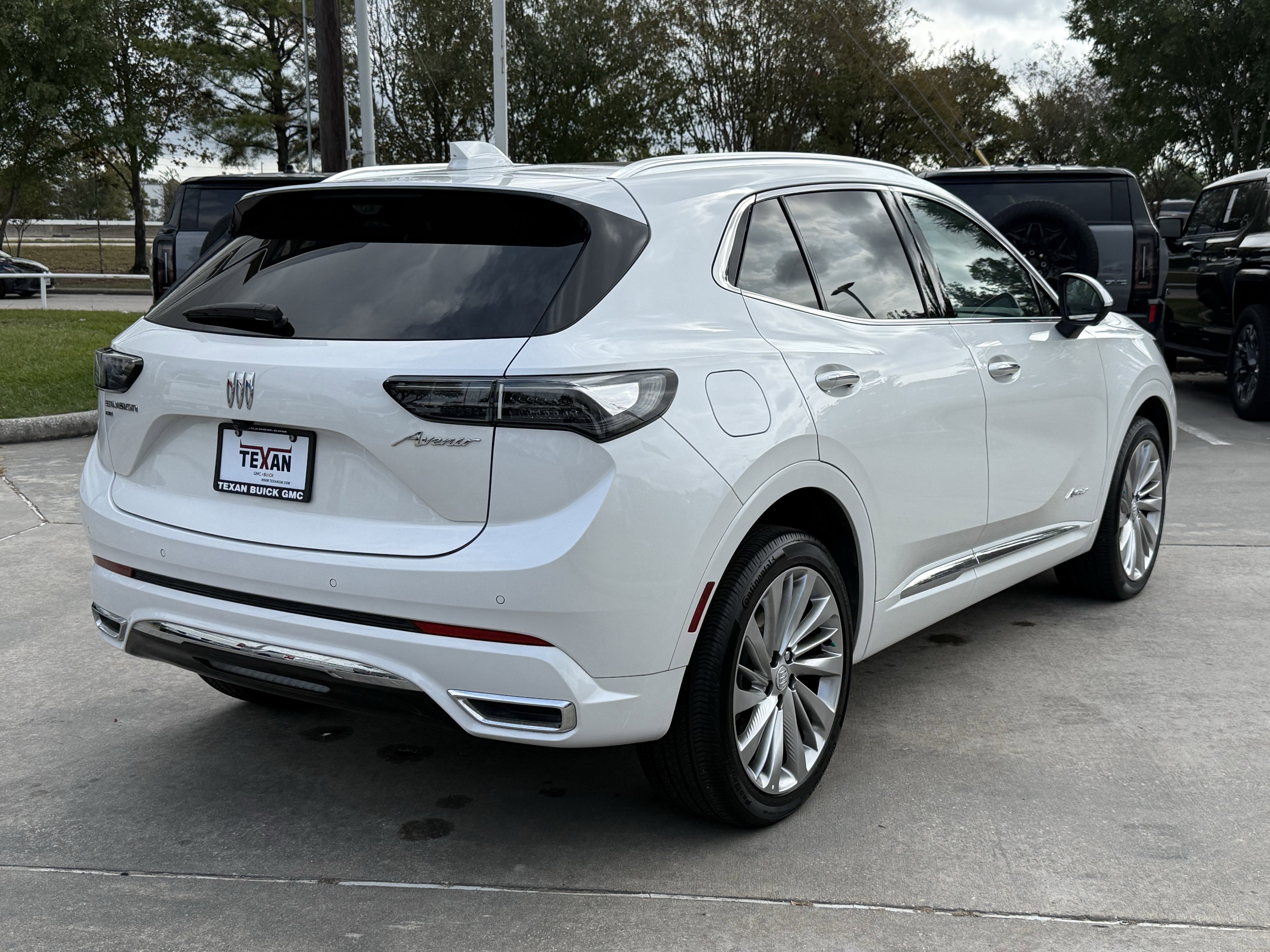 Used 2024 Buick Envision Avenir image 5