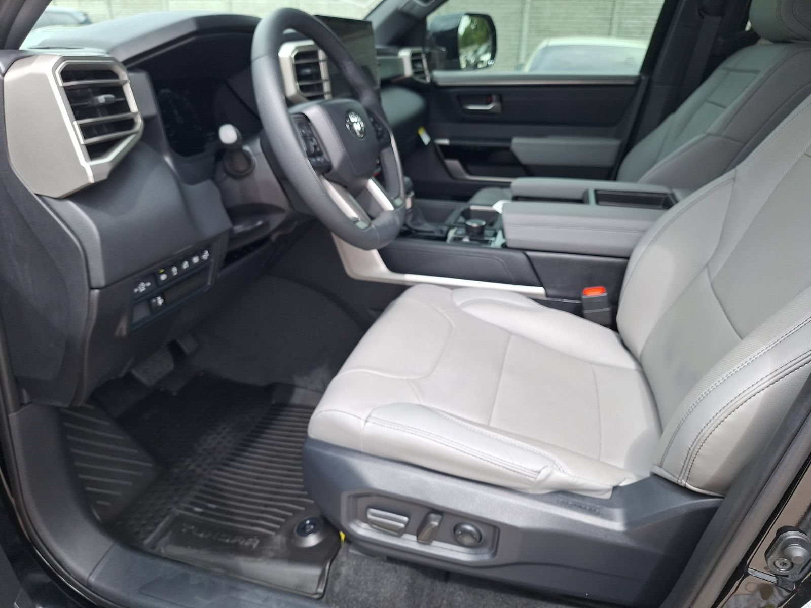 Used 2026 Toyota Tundra Limited AWD/4WD image 16