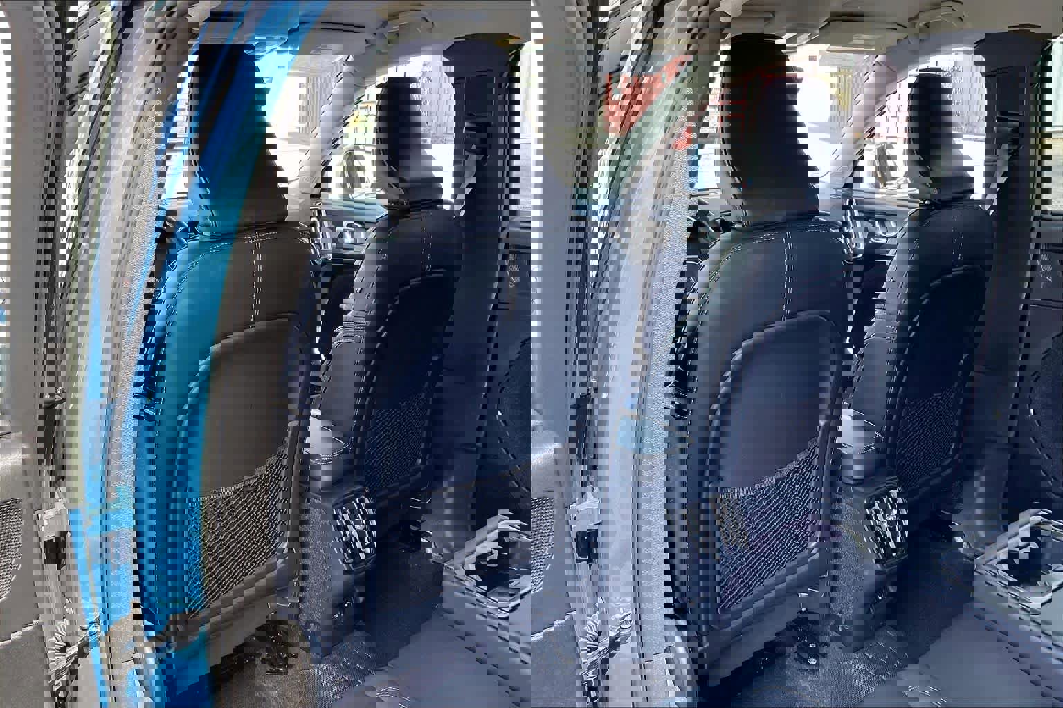 Used 2023 Volvo XC40 B5 Core w/ Convenience Package image 21